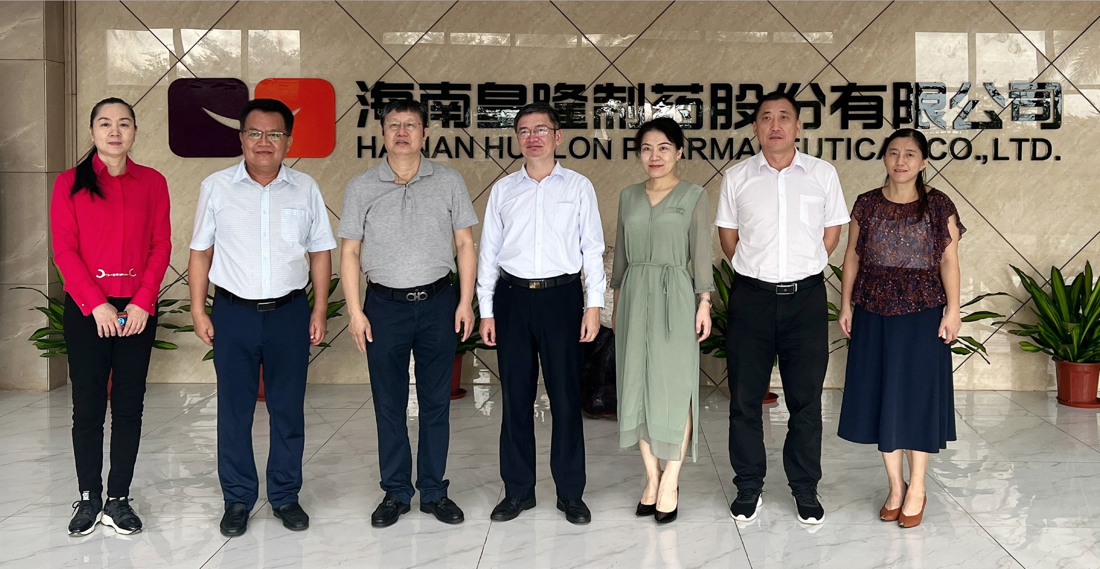 海南省委統(tǒng)戰(zhàn)部副部長(zhǎng)、省工商聯(lián)黨委書記 林勝一行走訪調(diào)研皇隆制藥